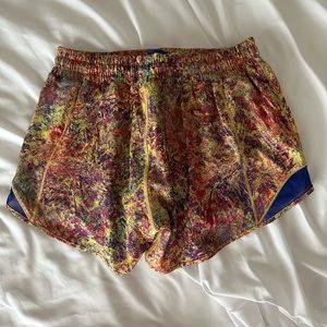 Lululemon Seawheeze hotty hot 4” short